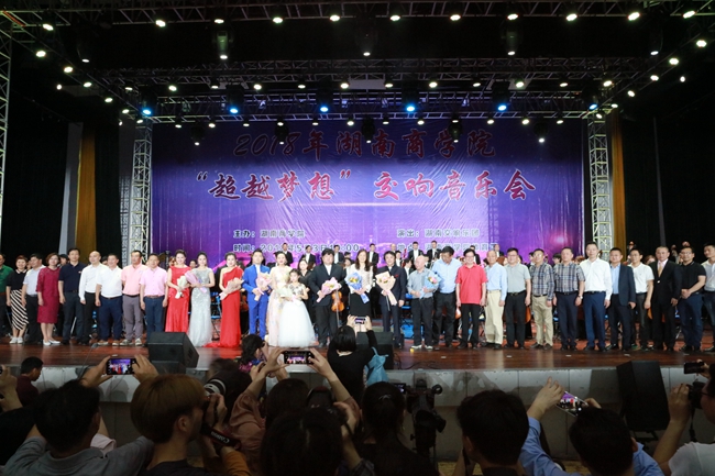 1525431387438016805.jpg 合影.jpg