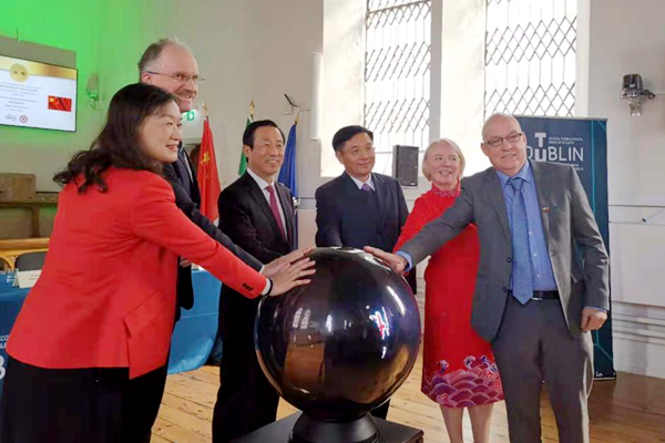 1631968419321087431.jpg 2.jpg