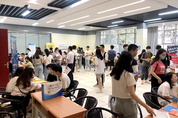招聘会2.jpg