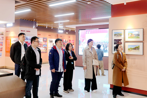 1681101694447094201.jpg 参观1.jpg