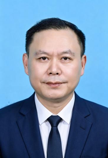 校党委委员、副校长颜建军